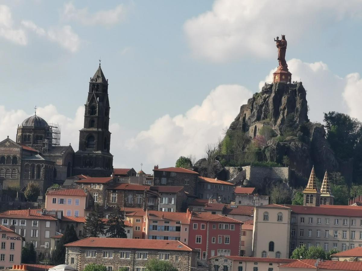 Chambre Privee Dans Appart Partage, Centre Ville, Avec Vue Sur Les Monuments Le Puy-en-Velay Εξωτερικό φωτογραφία